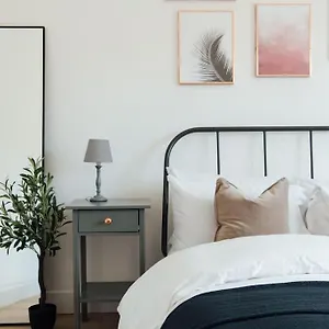 Stylish 2 Bedroom Flat In Ilford, London Apartment