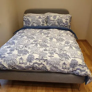 London Luxury: Spacious 3-bed Near Tube With Parking Apartment
