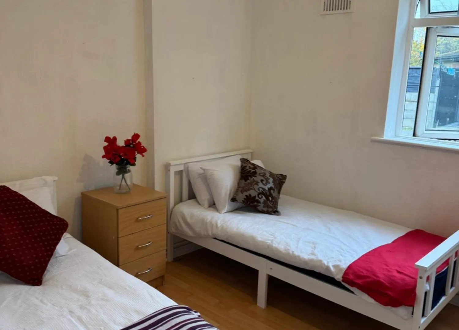 Beautiful 2 Bedroom Maisonette In East London إيلفورد شقة