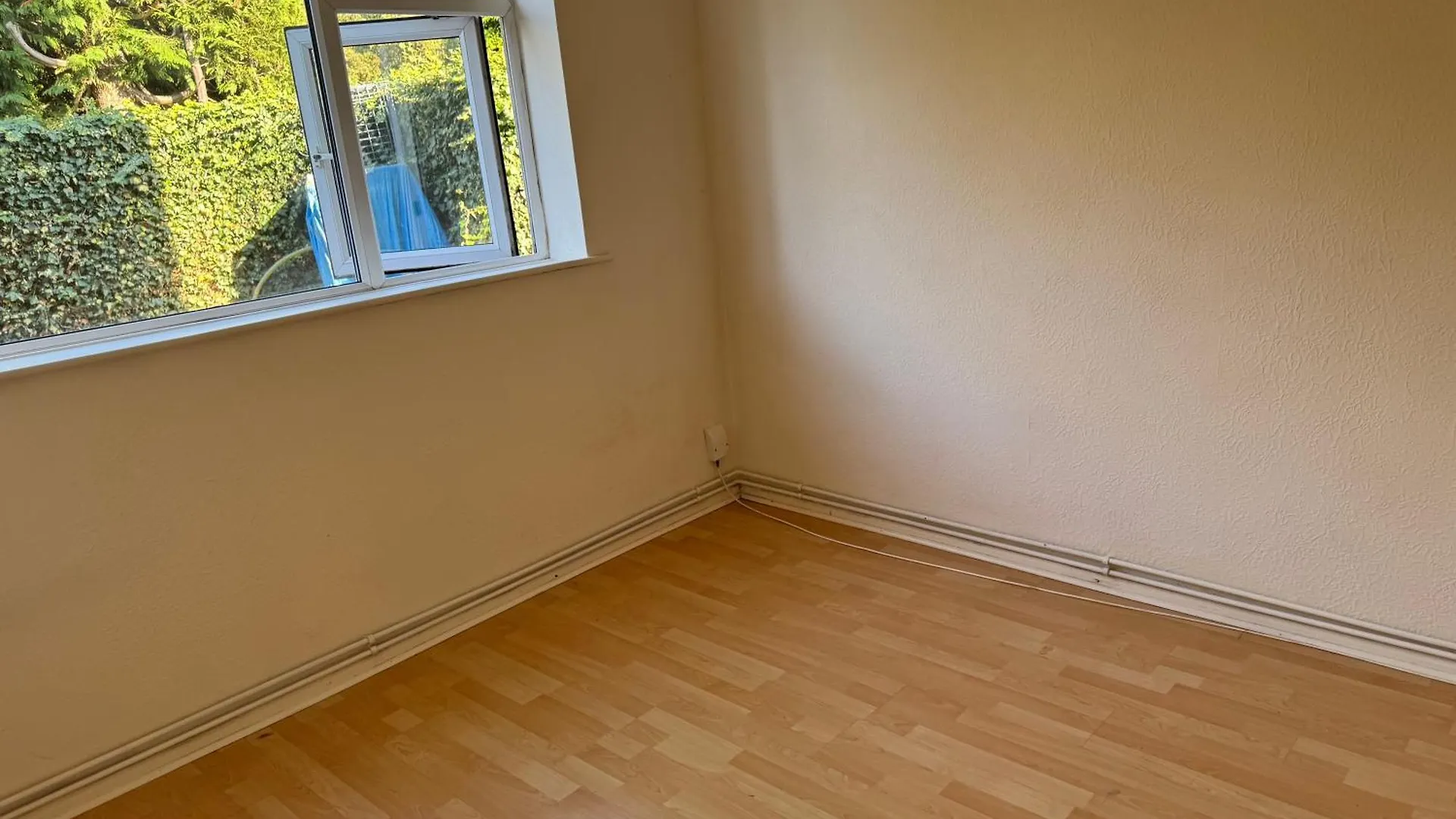 Beautiful 2 Bedroom Maisonette In East London إيلفورد 0*,